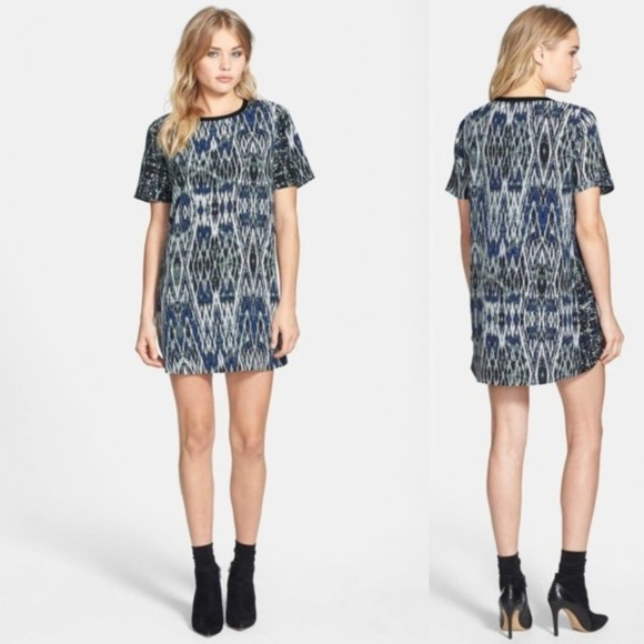 Topshop Dresses & Skirts - Topshop printed sheath dress size 10